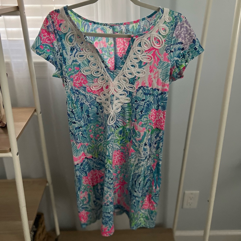 Lilly Pulitzer V-neck dress. Size medium.